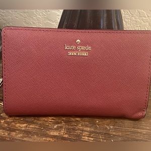 Burgundy medium bifold Kate Spade wallet. Used in good condition